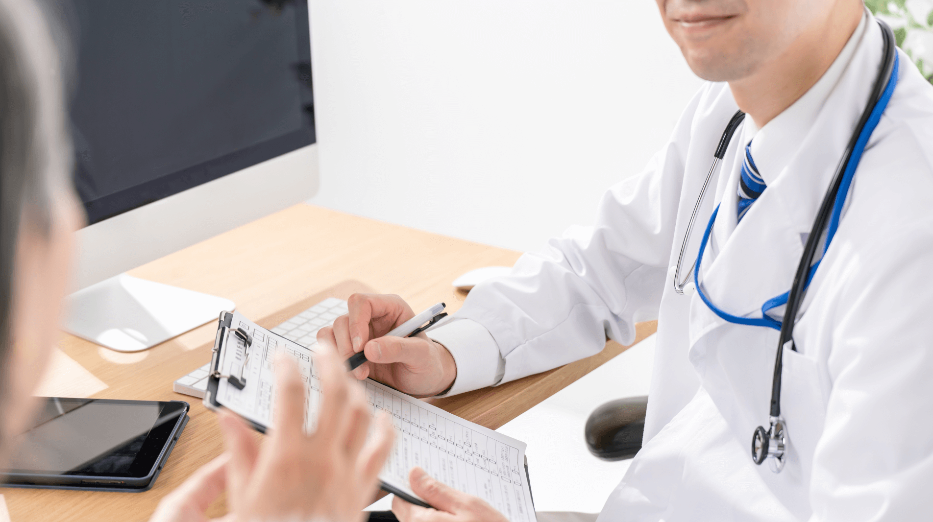 大学病院としての専門性を生かした体制を整備し、全人的な医療を実践する