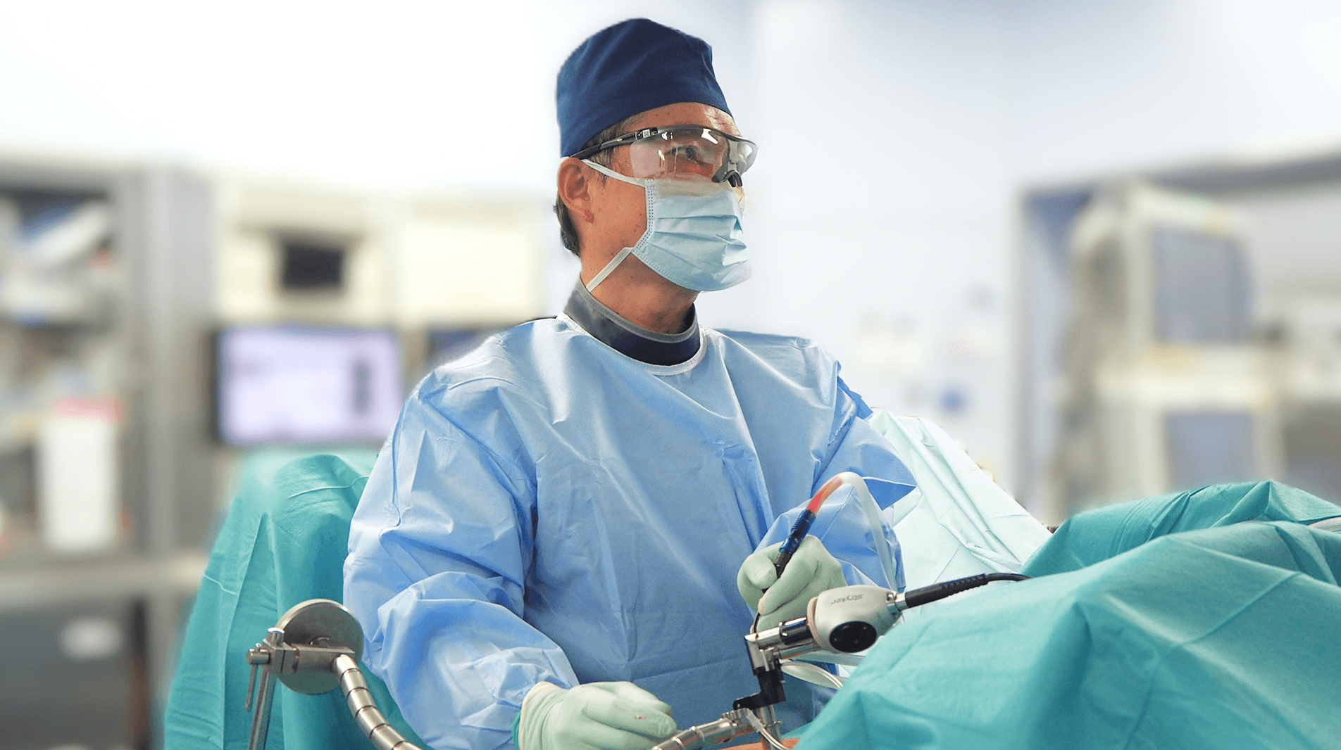 原因の的確な鑑別と、内視鏡を駆使した治療で機能回復を目指す